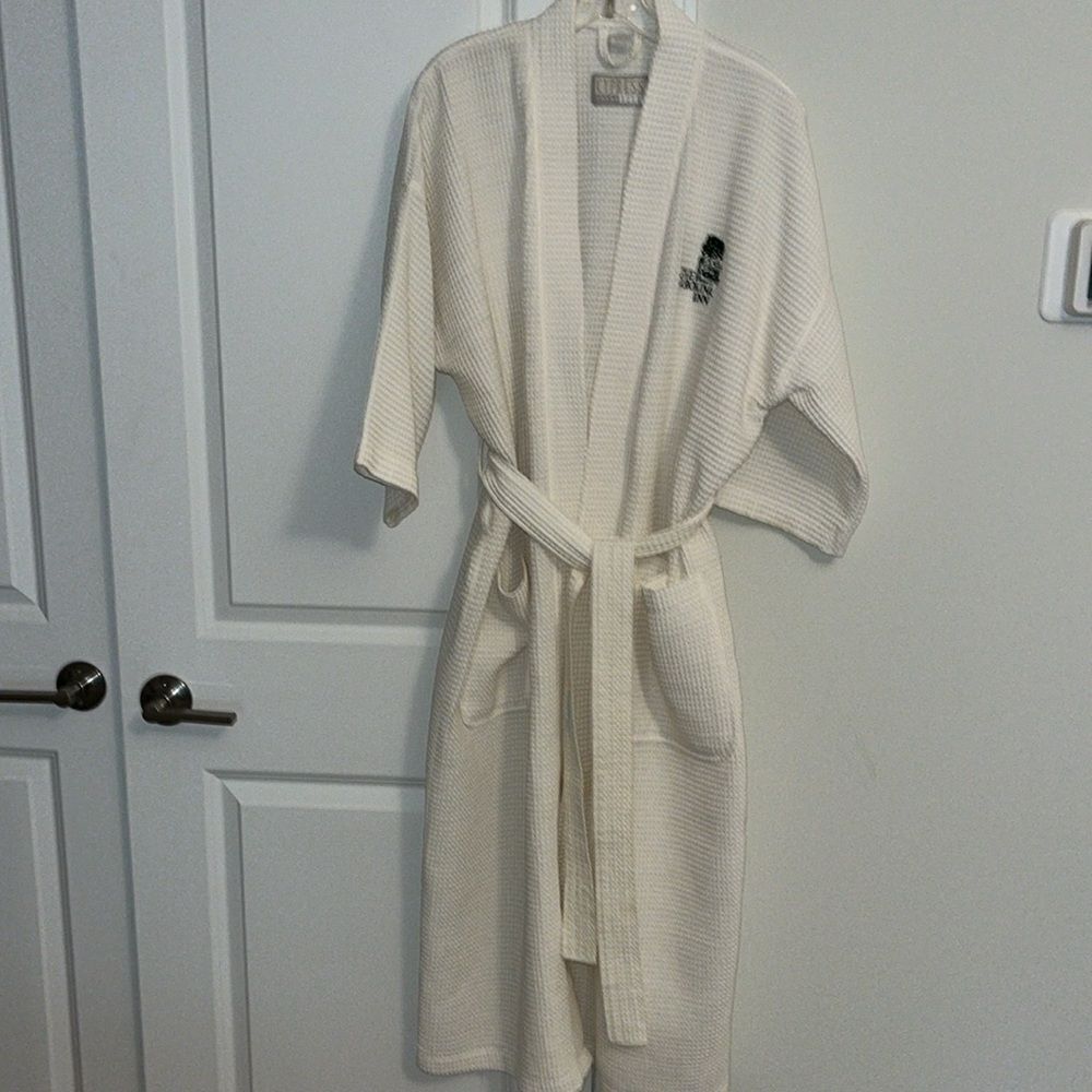 North Carolina Inn Chapel Hill Hotel Hotels off White Cotton/poly unisex Robe